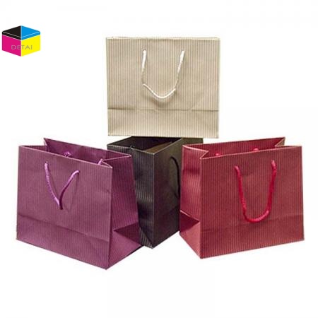 Eco-friendly brown and white kraft paper bag 