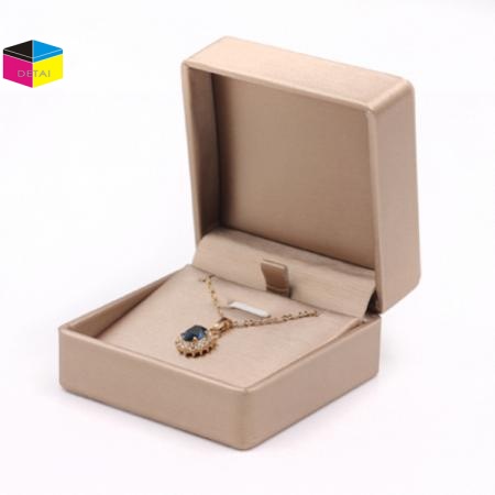 Leather Necklace/Pendant Box 