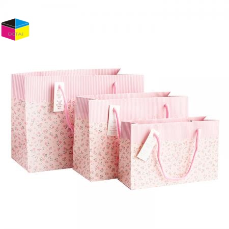 Chinese supplier Paper Bag Wholesale and Retail White Card Bag 