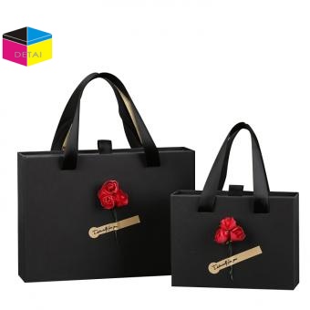 Customized paper shopping bags