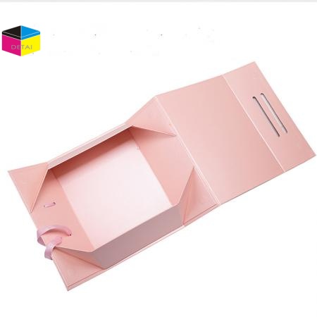 Foldable rigid gift box 