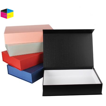 Magnetic Closure Textured Paper Gift box 