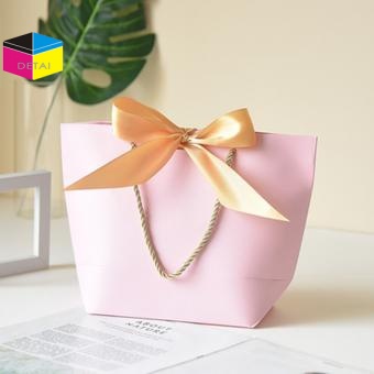 Paper shopping gift bags